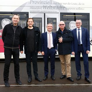 Pressetermin Freigeisterbahn, Einweihung mit Künstler Jacques Tilly, Designer Johannes Baptista Ludwig, Düsseldorf Oberbürgermeister Thomas Geisel, Kay Sebastian Lorentz und Rheinbahn AG Vorstand Klaus Klar, von Gestaltung Ludwig, www.gestaltungludwig.de,